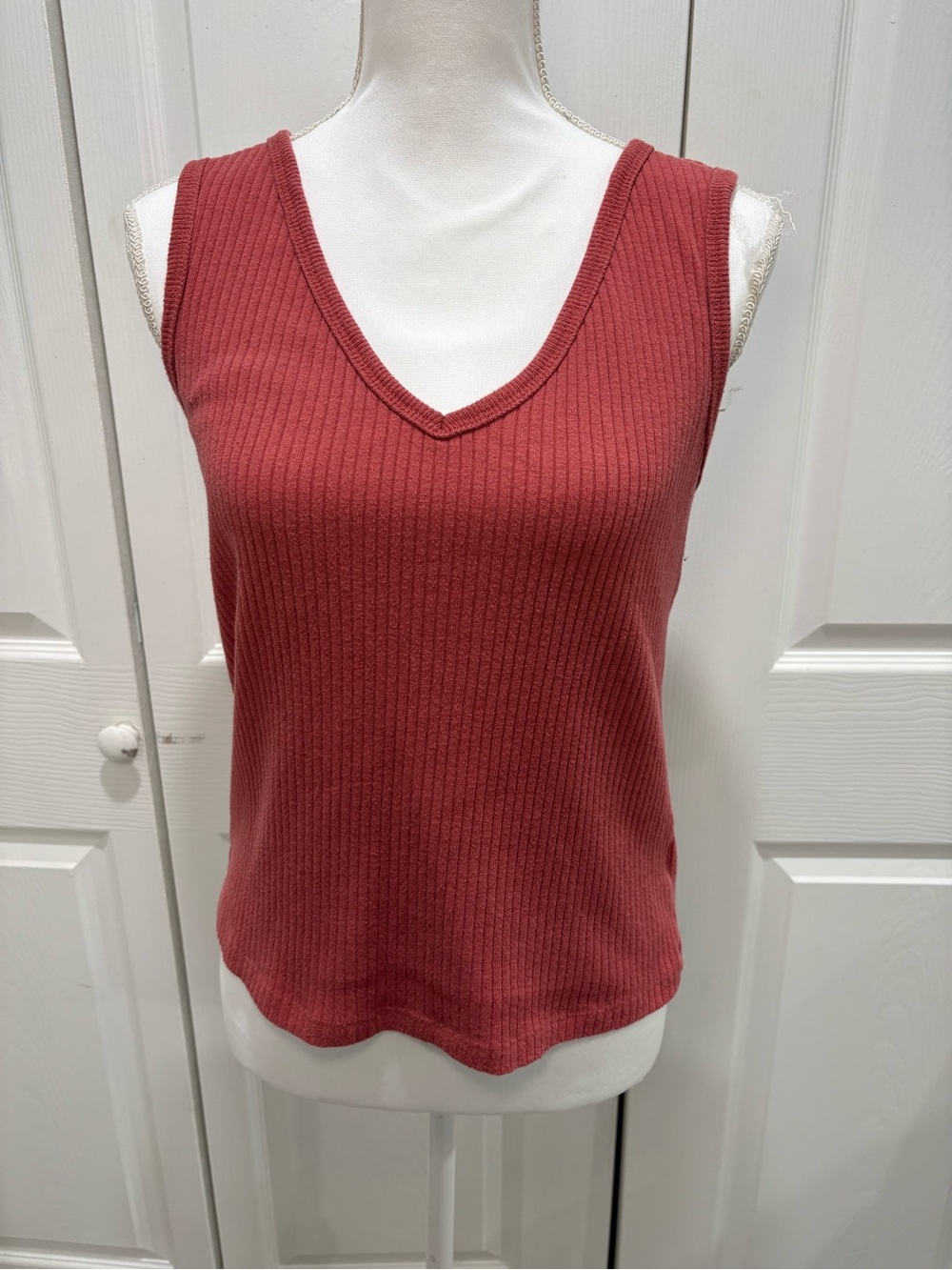 Old Navy Ribbed V-Neck Tank - Dusty Rose